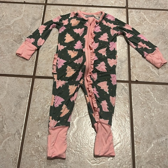 Poppy Kids Co Pink Christmas Tree Holiday Ruffle Bamboo Romper Pajamas - Picture 3 of 9